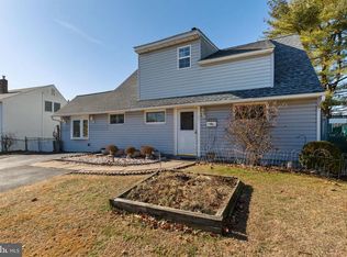 11 Inwood Rd, Levittown, PA 19057