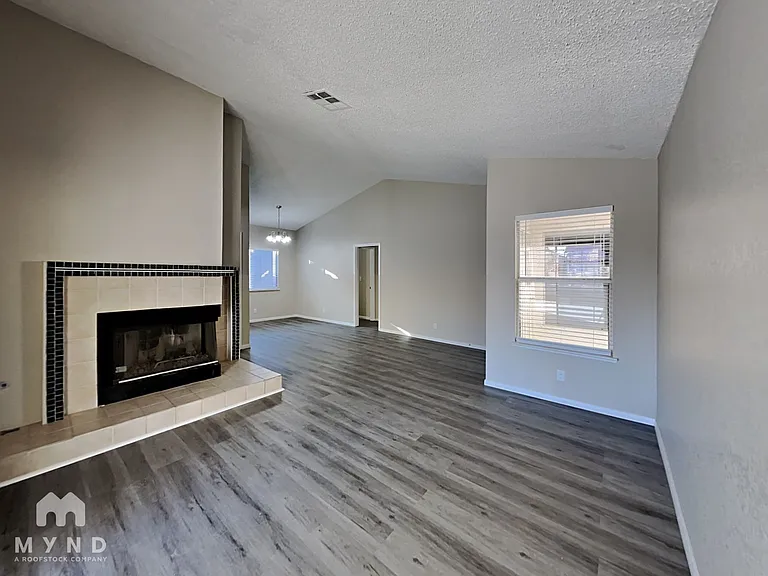 5825 Goodsprings Ct — Photo 5