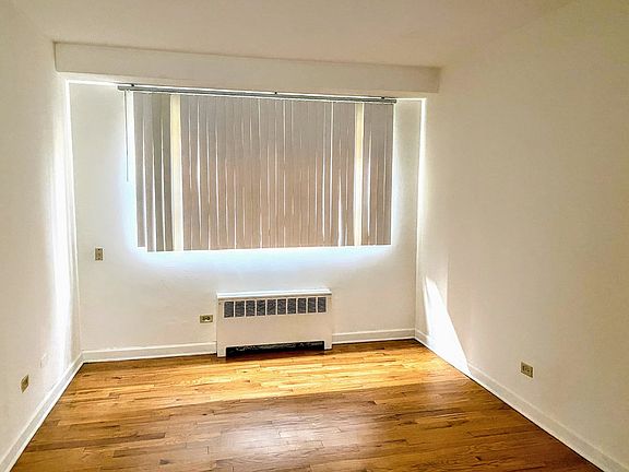 3rd image of 2839 W Rosemont Ave
