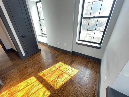 Rented by Tapiro Realty | media 7