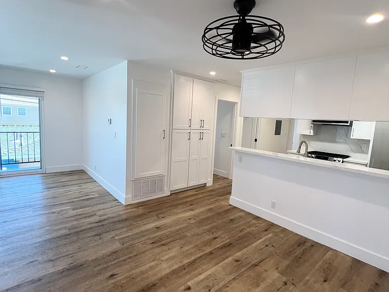 8731 La Salle St #3 — Photo 5