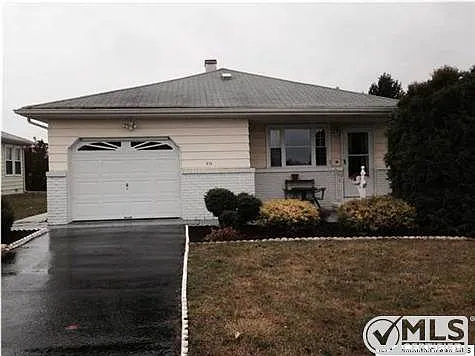 676 Jamaica Blvd photo 1