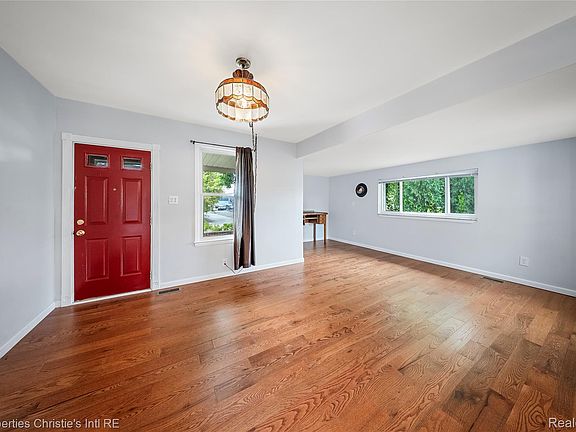 3rd image of 16243 Owen Ave