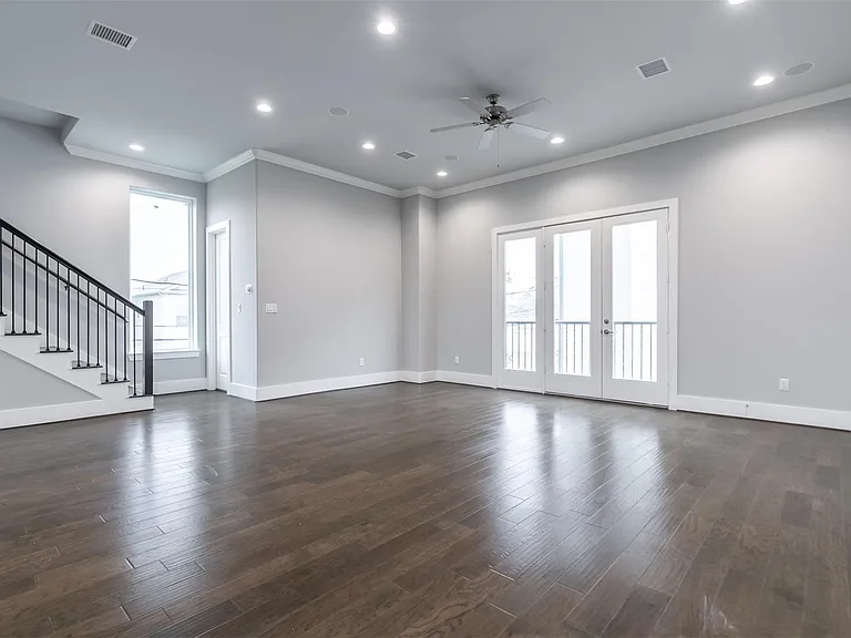 1545 W 22nd St — Photo 9