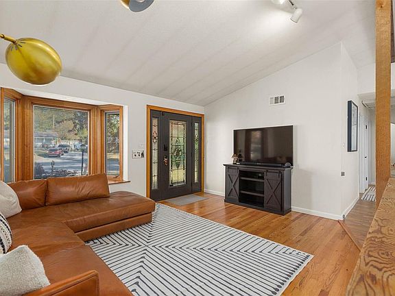 3rd image of 10908 Hampshire Manor Ct