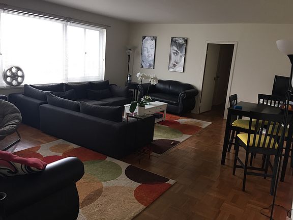 Spacious living room