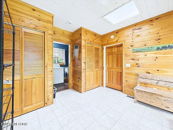 18th image of 1457 Smithfield Rd