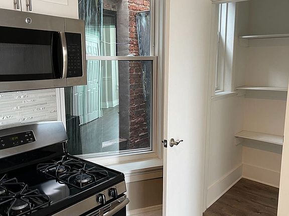 2nd image of 1700 W 19th St #9609431