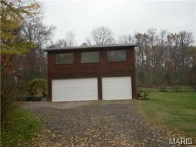 EXRA LARGE 3 CAR GARAGE WITH APARTMENT