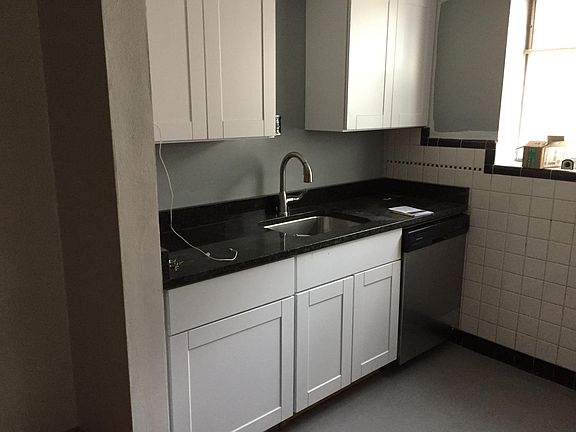 3rd image of 7100 Jamieson Ave #7102A