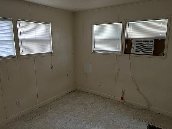 5th image of 901 NE 95th St Unit 2