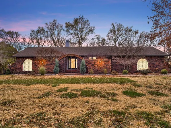 305 Campus Ct, Newton, KS 67117