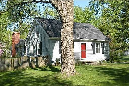 1st image of 2676 Parkwood Ave