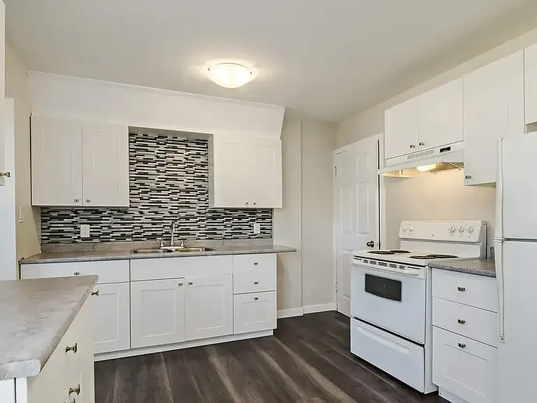 3901 54a St #3901C — Photo 3