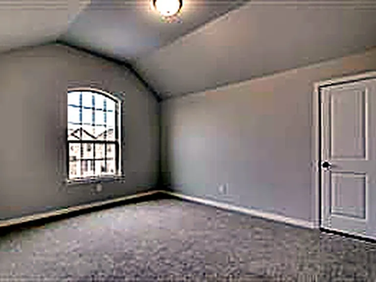 2212 Long Park Ave — Photo 16