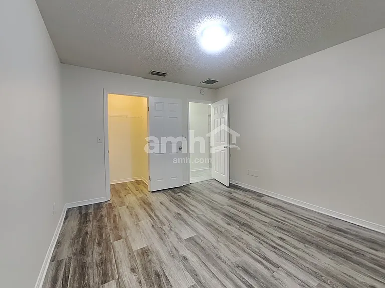 2326 Creekfront Dr — Photo 16