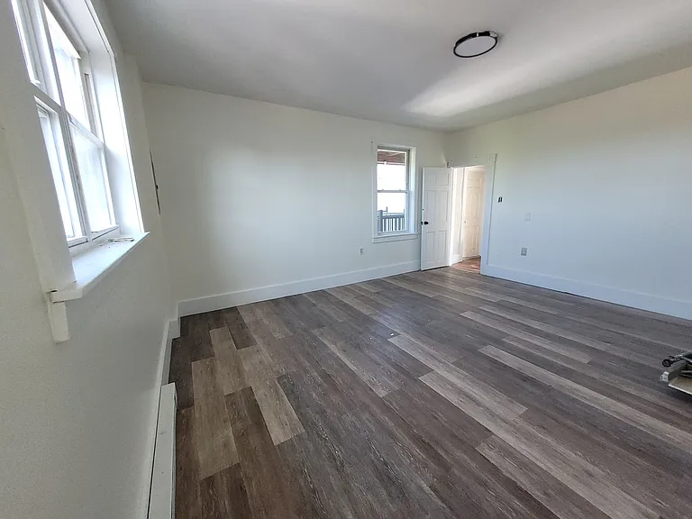 905 E King St — Photo 27