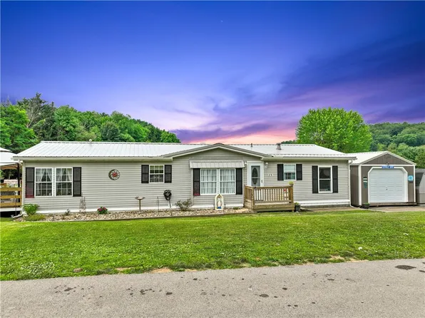 25 Hemlock Dr S, Beaver Falls, PA 15010