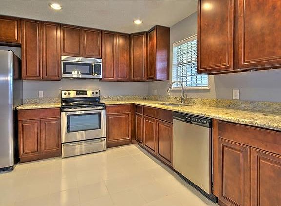 5th image of 3800 N Deerwood Dr