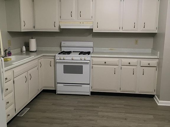 3rd image of 7101 N Patton Ln