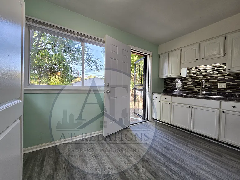 15663 Carlisle St — Photo 10