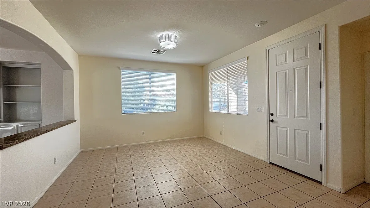 4 bed, 3.0 bath, 2437 sqft, $2,250 — Photo 2