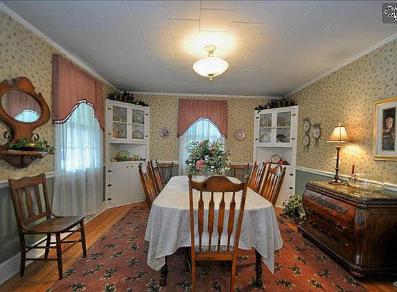 4th image of 2231 Glenn St