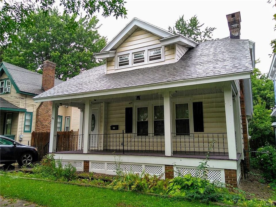 1st image of 321 Douglas St