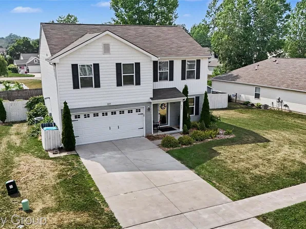 605 Rockway Dr, Linden, MI 48451
