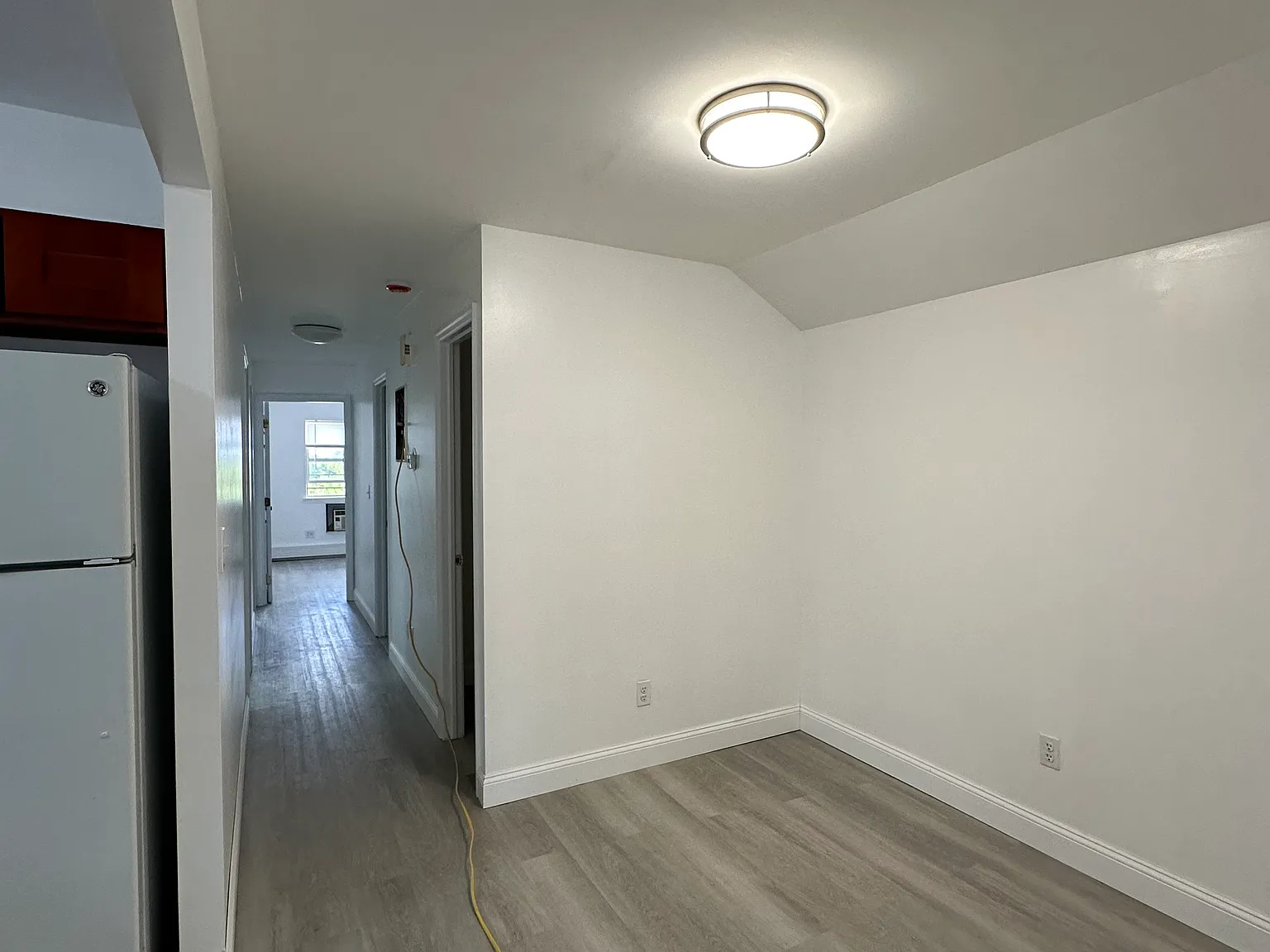 3 bed, 1064 sqft, $3,200 — Photo 3