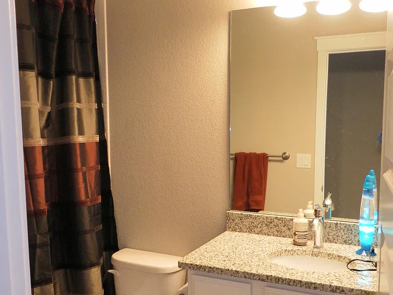 5th bedroom private bathroom