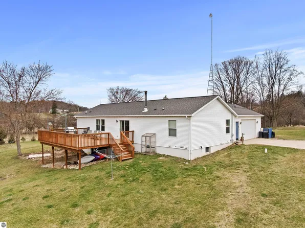 17909 Eighteen Mile Rd, Big Rapids, MI 49307