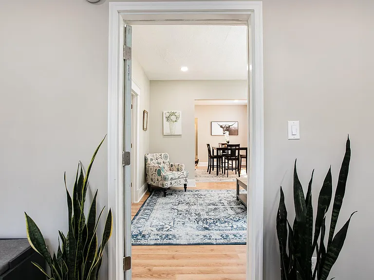 1122 Emerson Ave — Photo 2