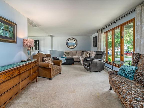 5th image of 147 Rosewood Dr