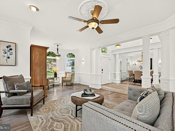 5th image of 3860 Farrcroft Dr