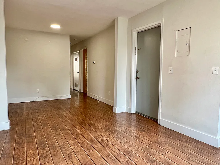 183 Montgomery St #2 — Photo 4