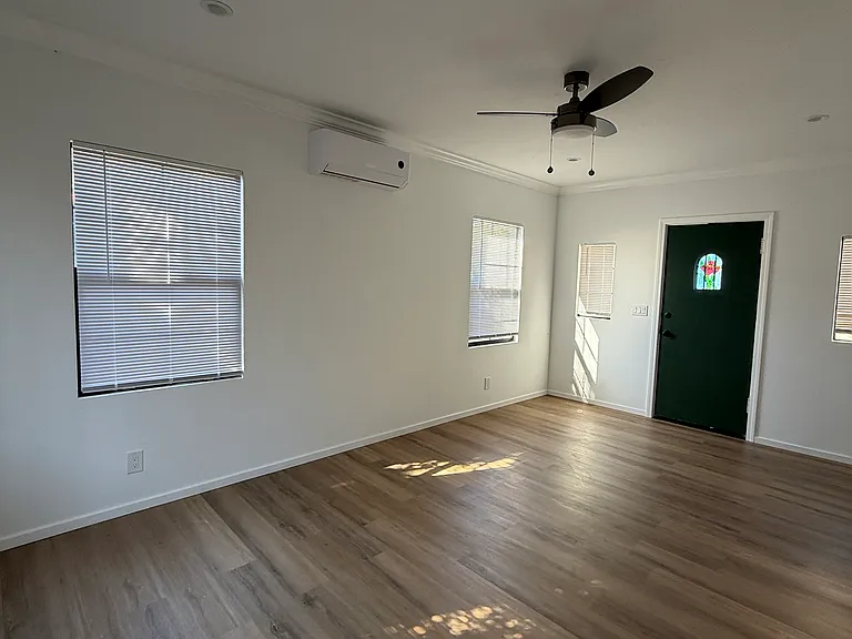 417 2nd St #12 — Photo 2
