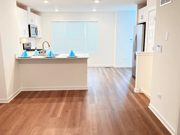 435 Lakeshore Ct — Photo 9
