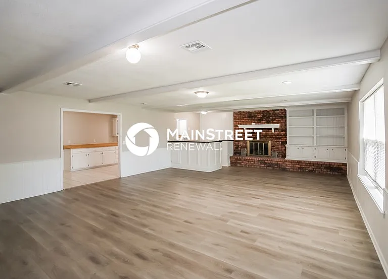 3104 Saint John Ave — Photo 2