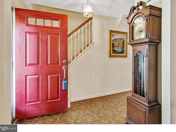 3rd image of 21 Signal Hill Dr