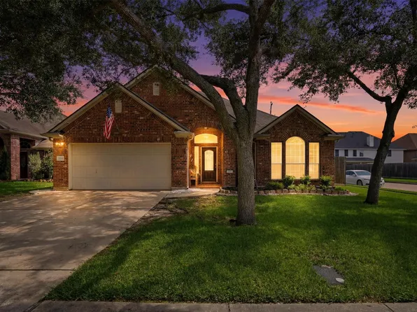 2121 Sugar Hill Dr, Deer Park, TX 77536