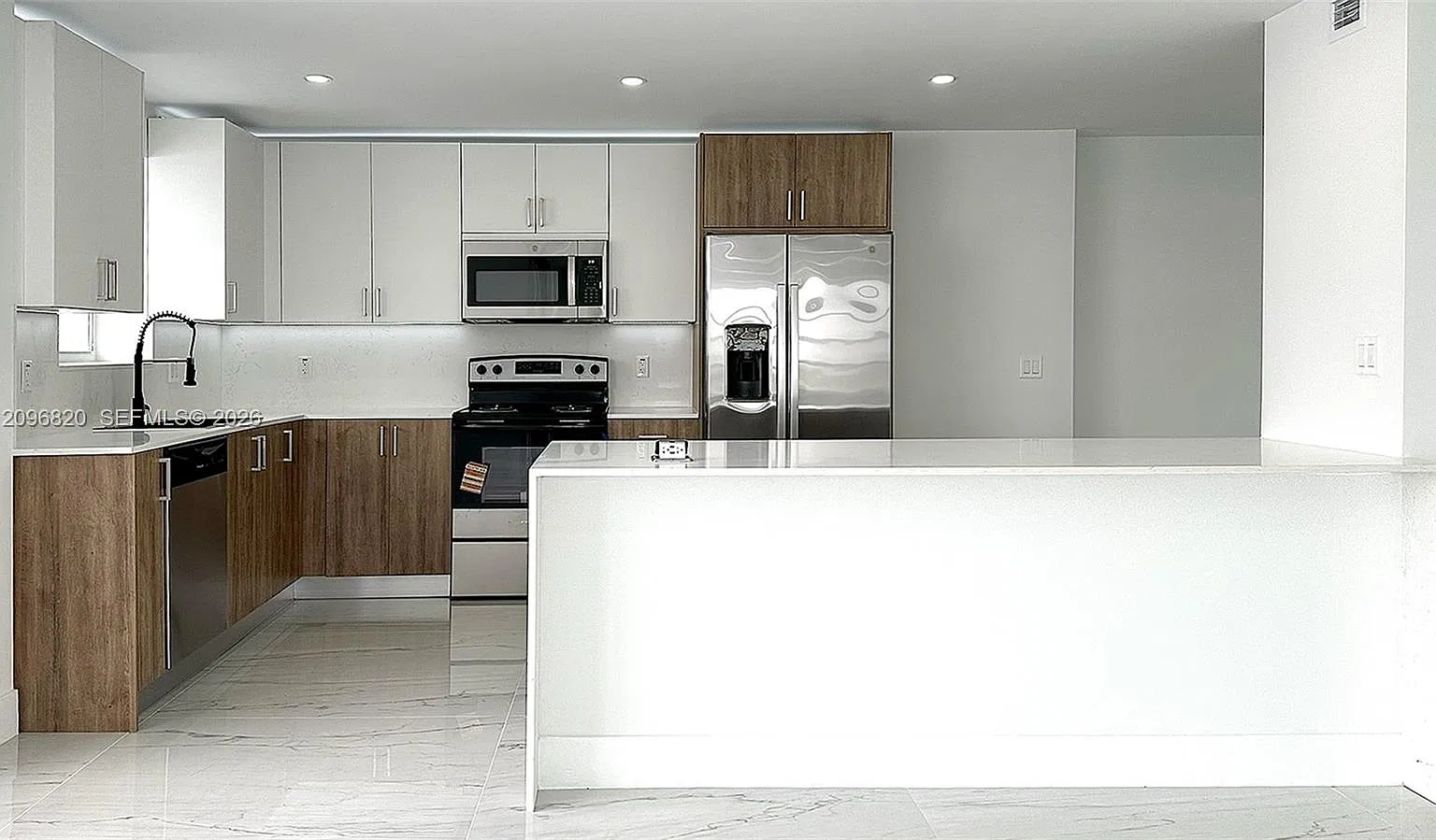 Commodore Plaza Condo — Photo 1