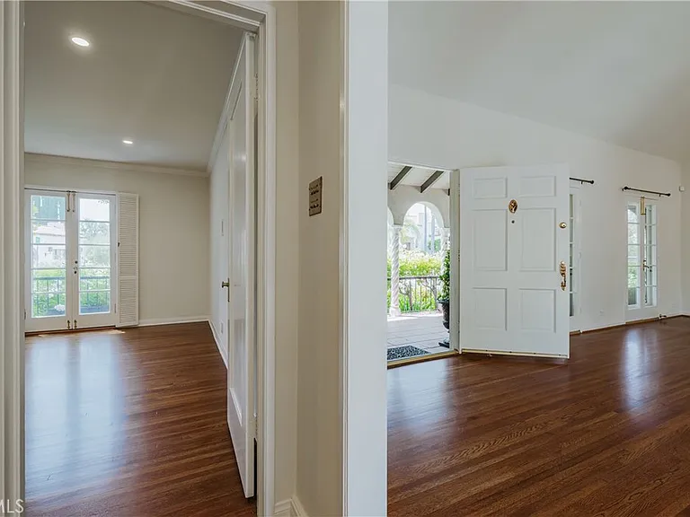1243 Rossmoyne Ave — Photo 20