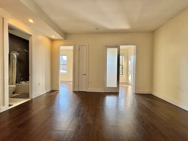 137 Manhattan Ave #3R — Photo 6