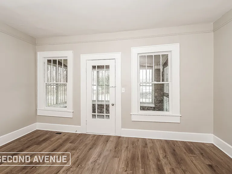 2800 Avenue H — Photo 9