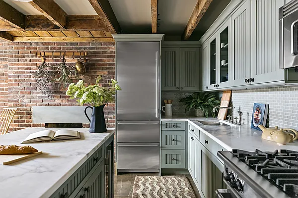 Sold by Compass | media 8