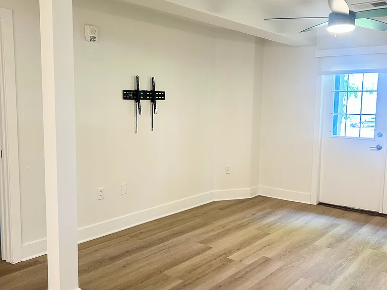 57 Monroe Ave #4 — Photo 7