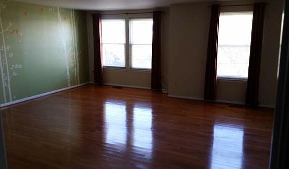 3rd image of 526 Palmtree Dr