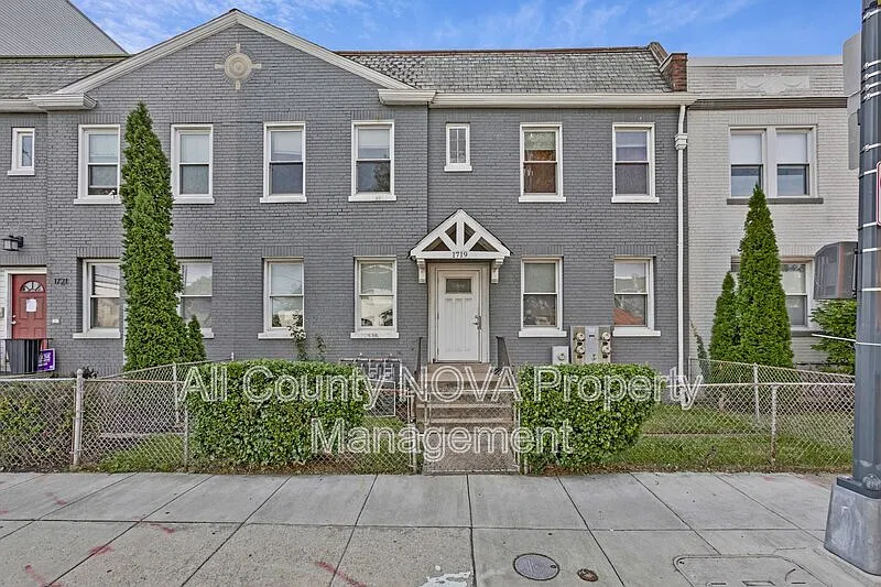 1 bed, 1.0 bath, 700 sqft, $1,350 — Photo 1