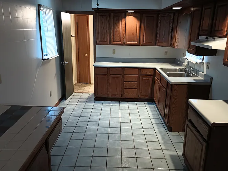 934 Virginia Ave — Photo 5